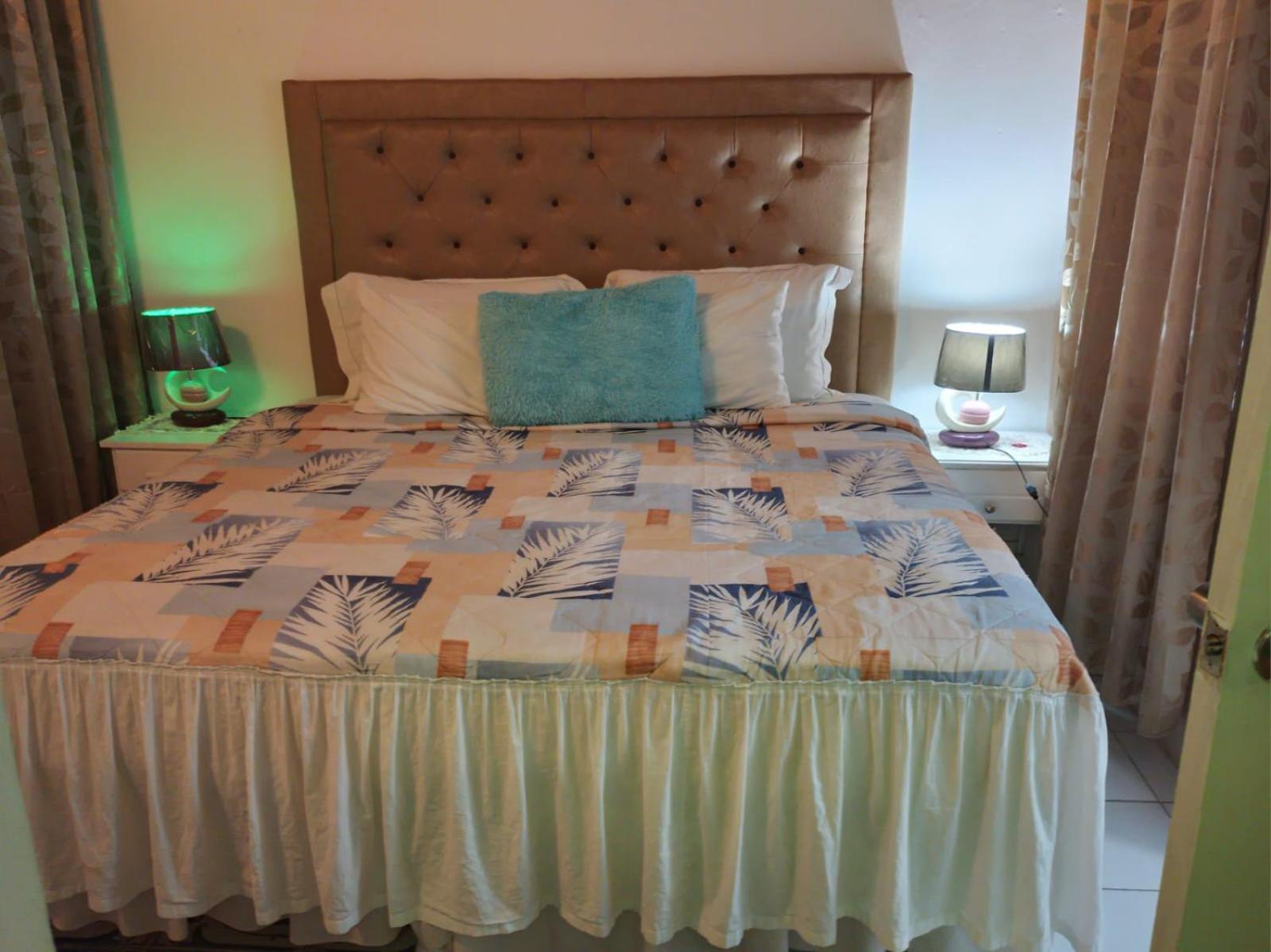 Pink Hibiscus Bed And Breakfast Montego Bay Esterno foto